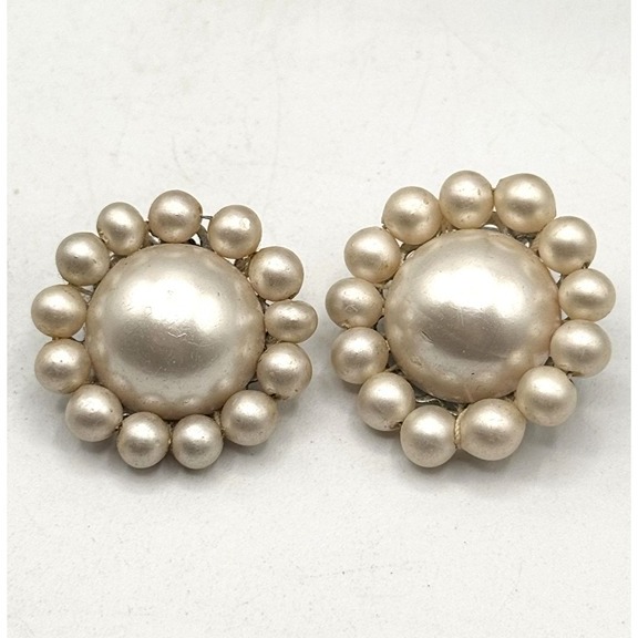 Vintage faux pearl flower Japan earrings