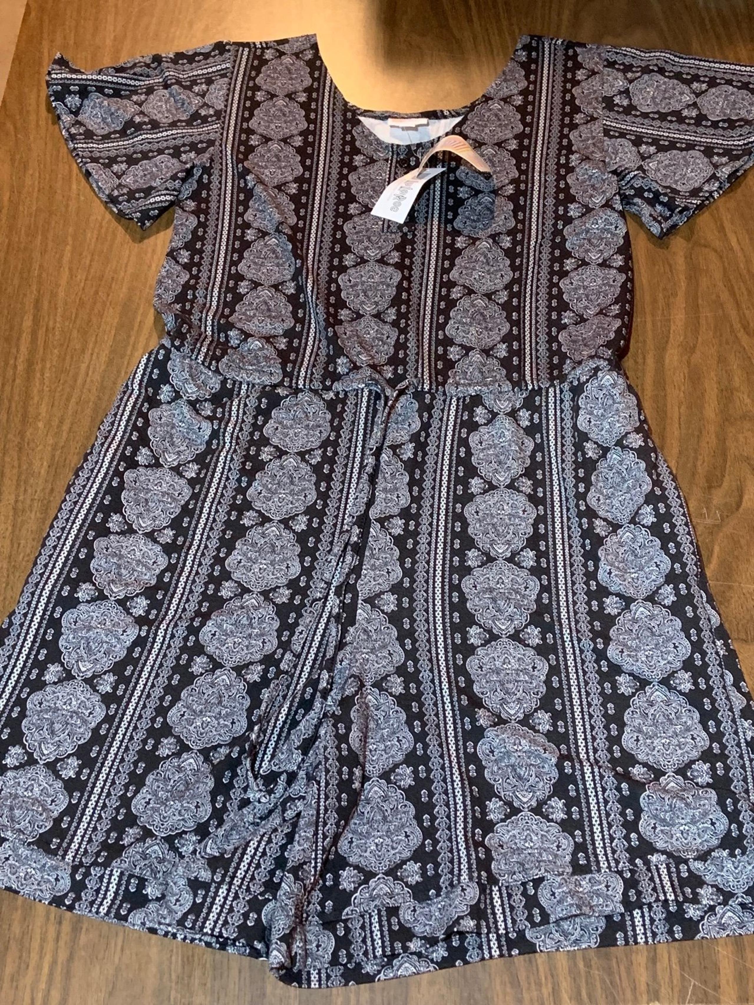 Small Lularoe Xanthe Romper black & white 457-13