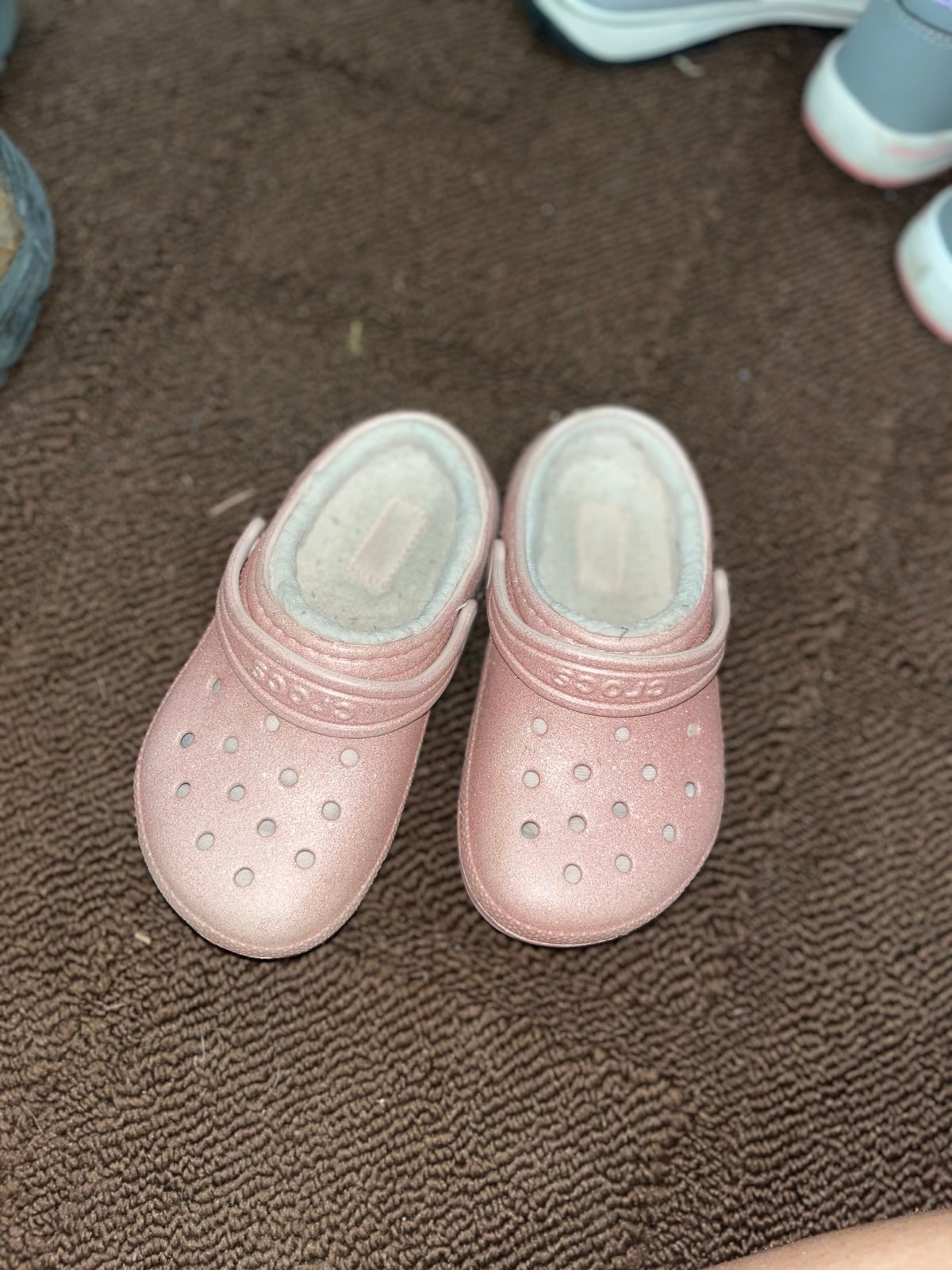 Toddler girl fuzzy crocs size 10