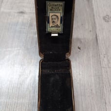 Vintage Gillette Travel Box Razor Box With Blue Blades In Box. B5