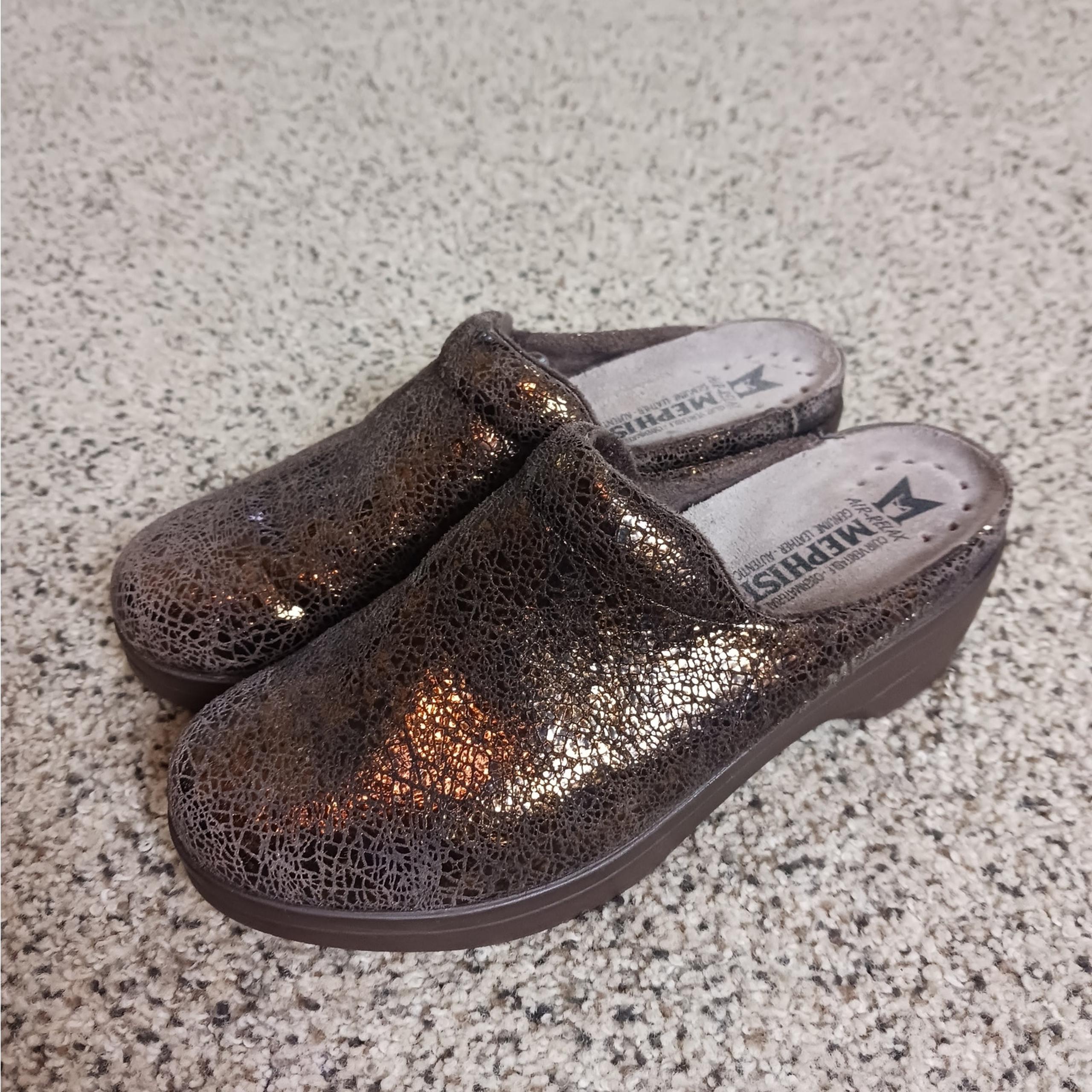 Mephisto Womens Satty Clogs Size 7 EU 37 Bronze Crush Leather Mules Comfort