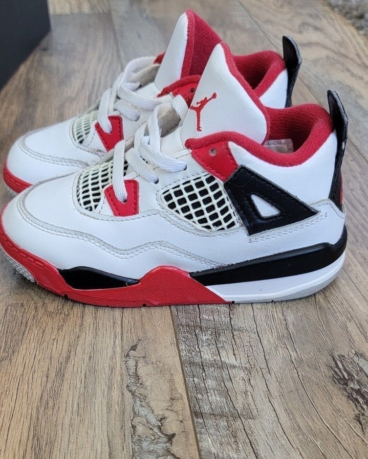 Jordan Fire Red 4s