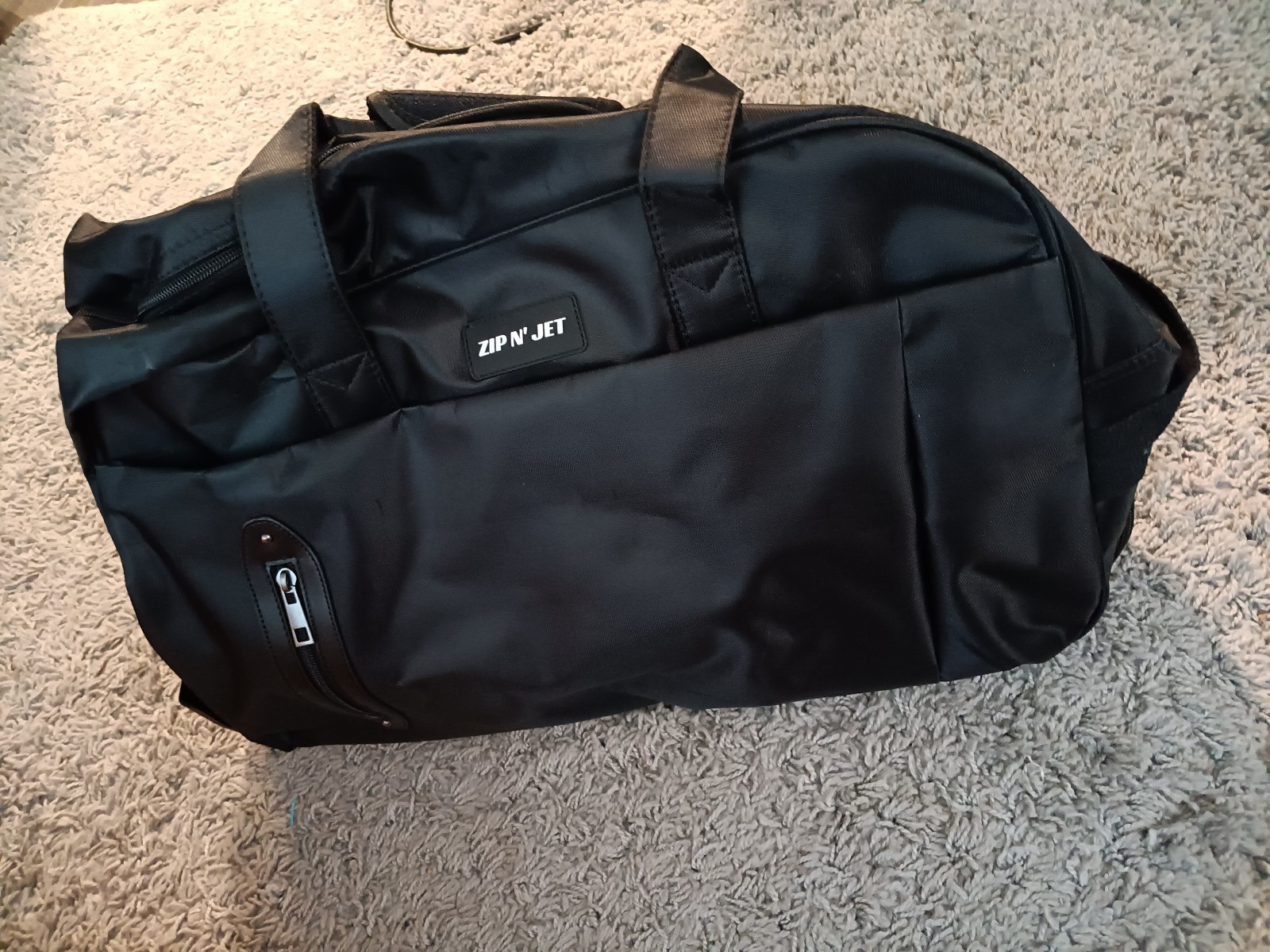 Zip N' Jet Duffle Bag on Wheels (Retractable)