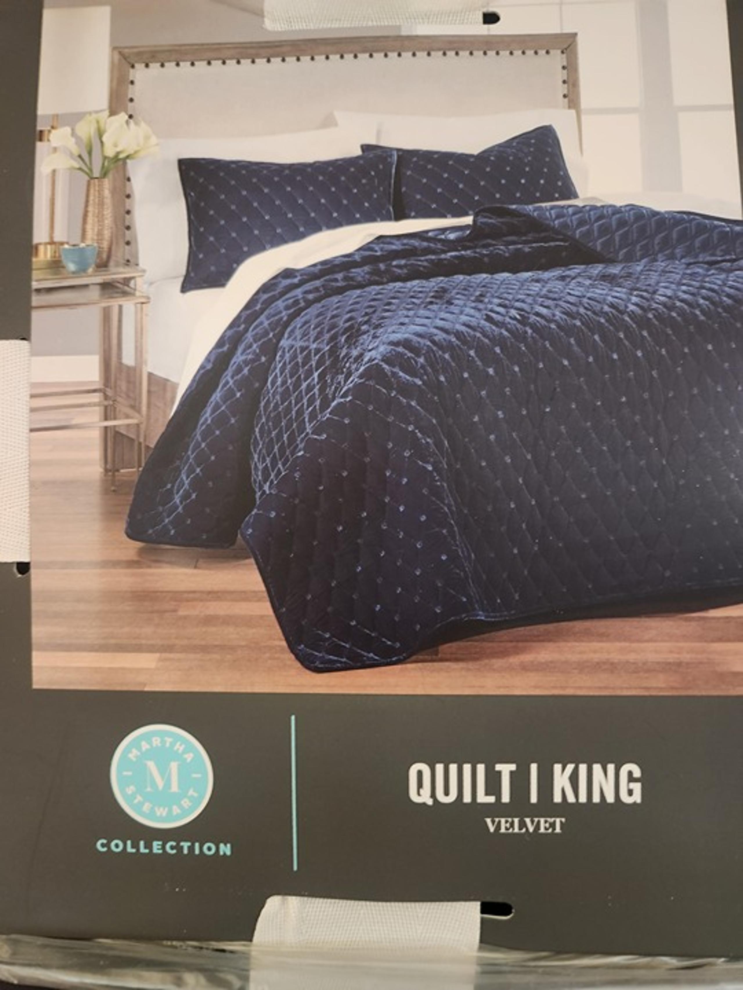 Martha Stewart Velvet king Quilt
