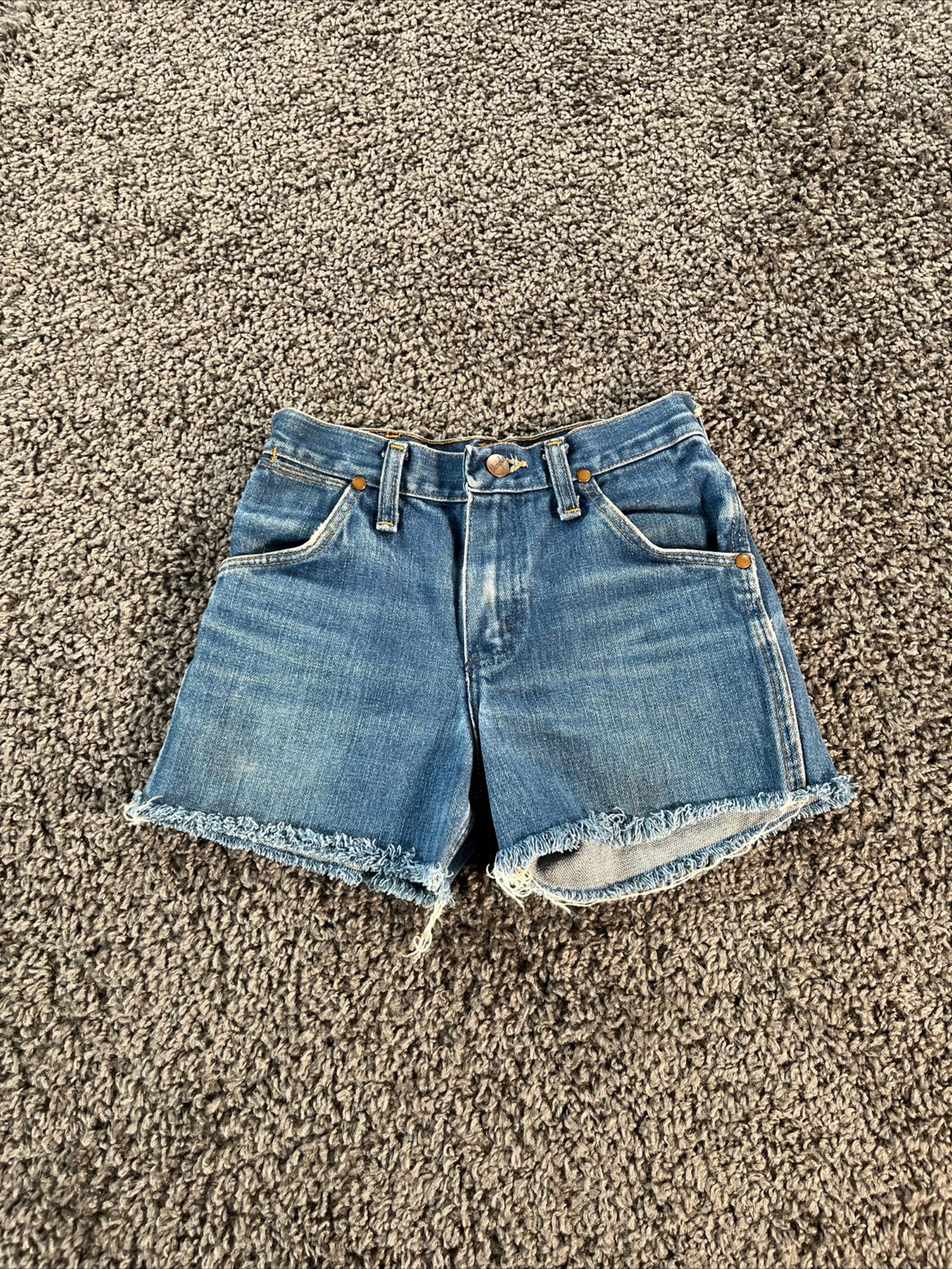 Vintage Wrangler Denim Shorts Womens 24 Frayed Light Wash 90s Mid Rise