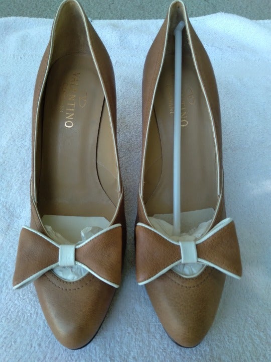 Valentino Leather Nude/Beige Heels with Bow Size 39
