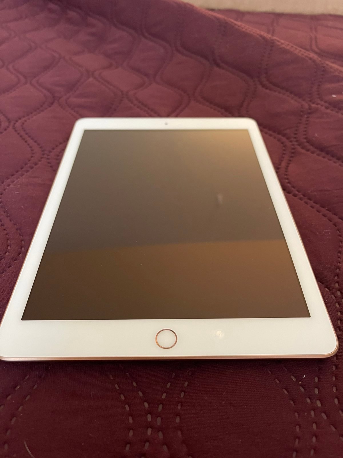 generation 6 Ipad in gold