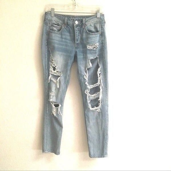American Eagle Outfitters Tomgirl total distressed jeans 2