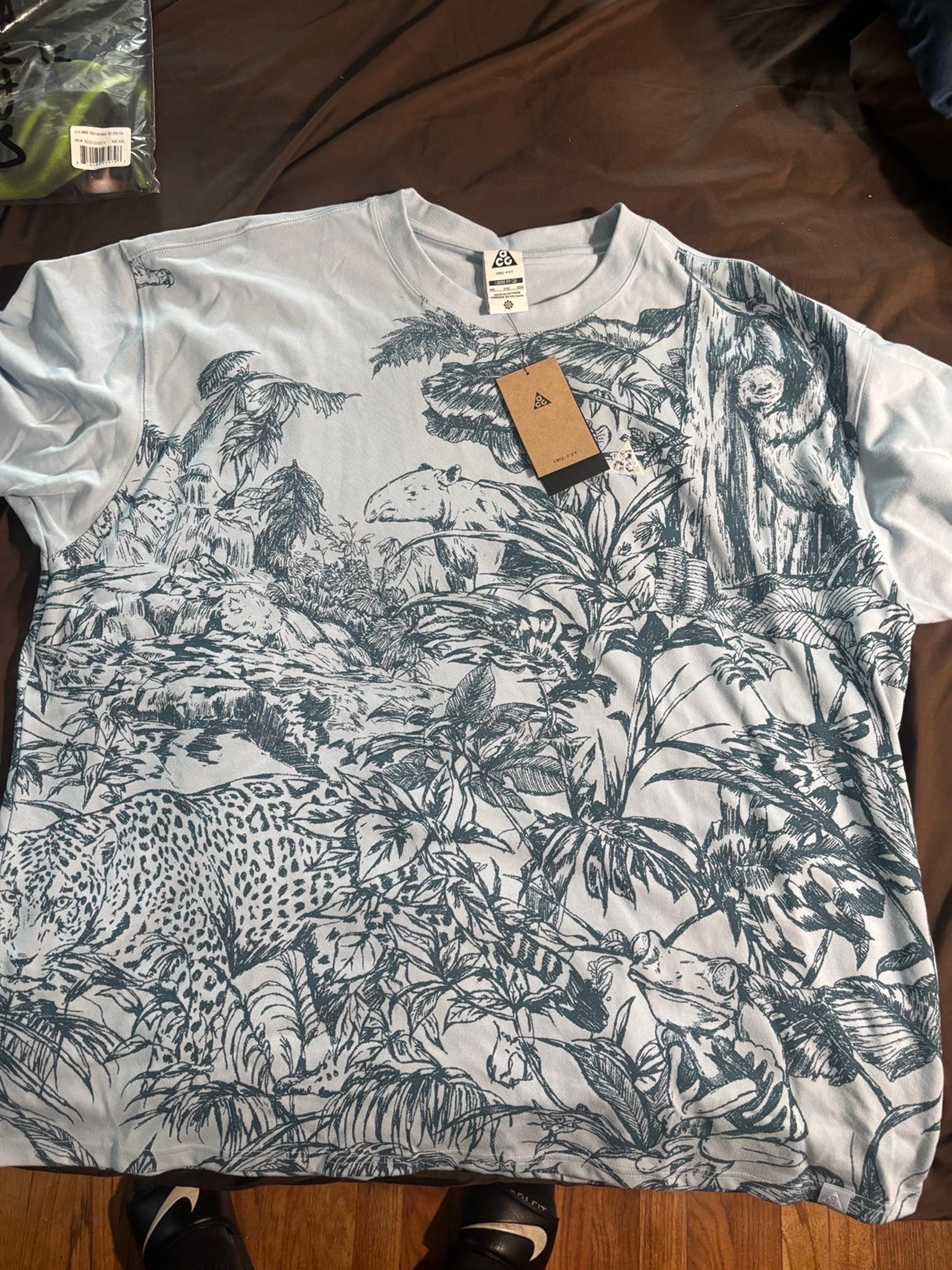 Men’s ACG T-Shirt NWT 2XL - Nike