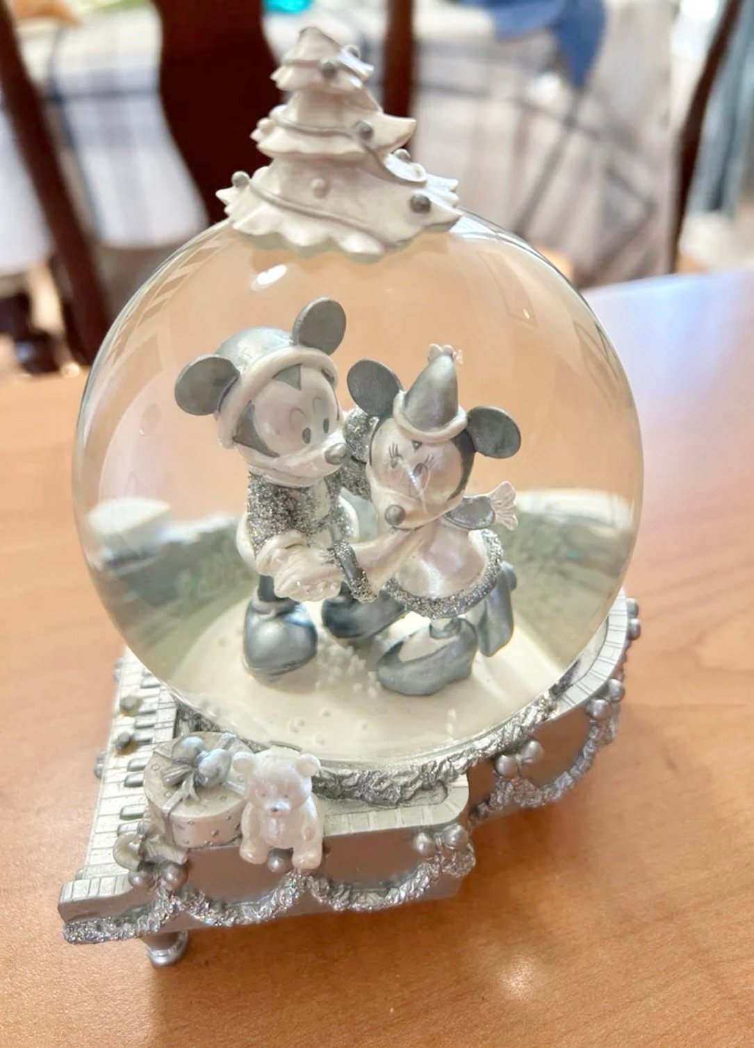 Disney snow globe silver Christmas piano Mickey & Minnie Mouse rare collectible
