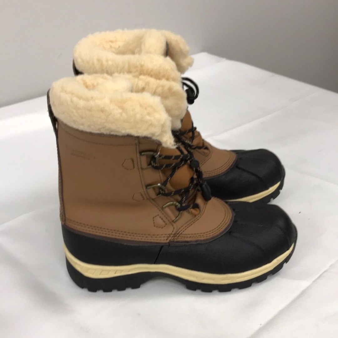 Bearpaw youth boots size 4 US