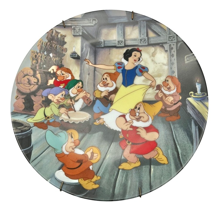 Disney Knowles China Plate #19396F The Dance of Snow White and the Seven Dwarfs