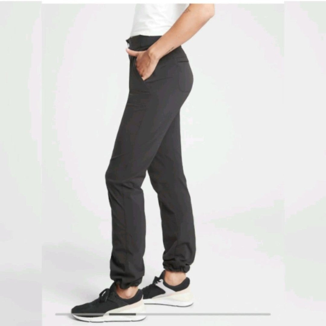 Athleta Trekkie Hiking outdoors Pant Black sz 10
