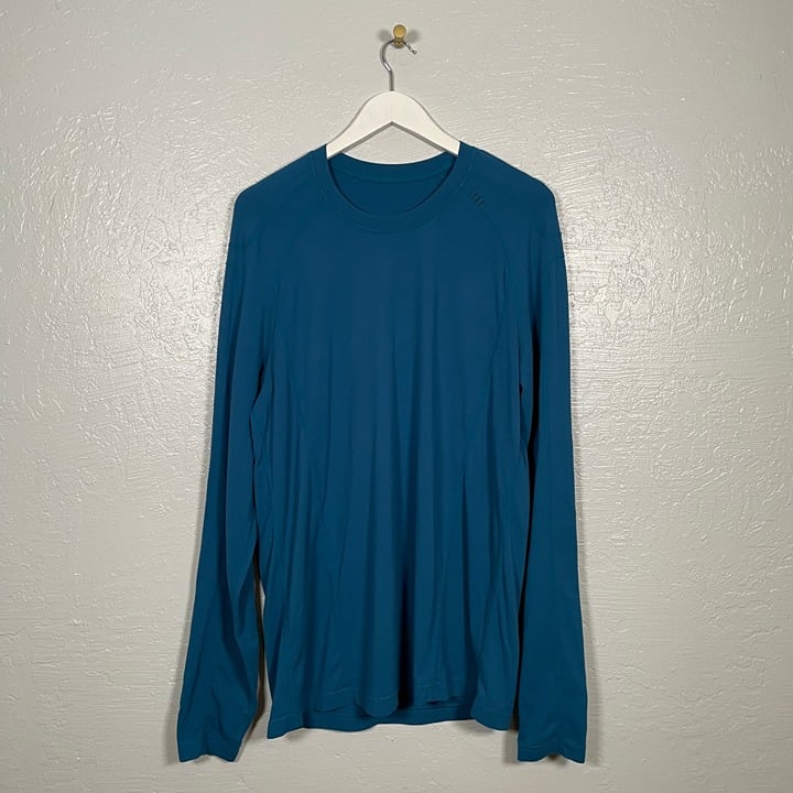 Lululemon Men L Blue Long Sleeve Shirt Octagon Logo Stretch Soft Knit Athletic
