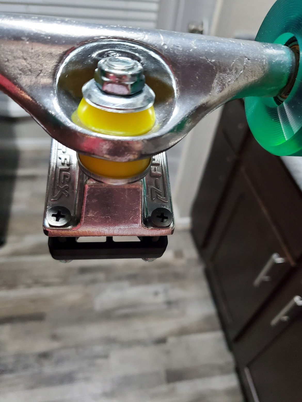 skateboard trucks