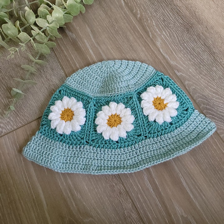 Handmade Crochet Daisy Bucket Hat | Cottagecore | Summer/Beach Vibes