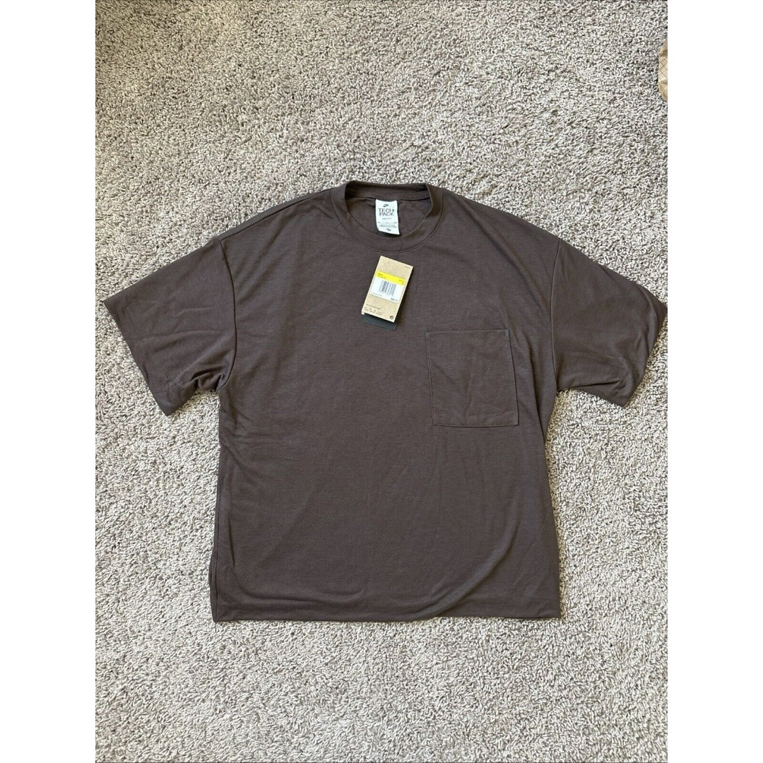 NIKE Men’s Sportswear TechPack Brown Pocket T-Shirt (FB7392-237) Sz Small
