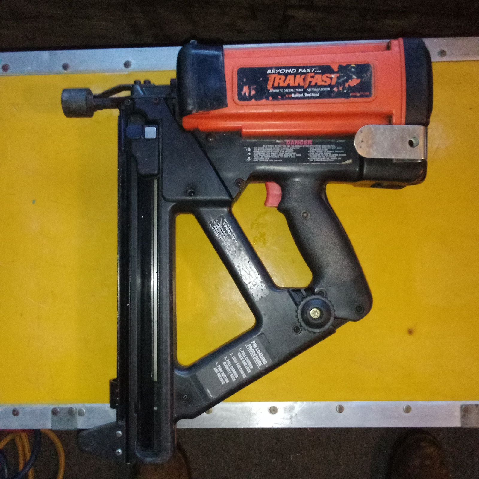 Track Fast Automatic drywall track faste
