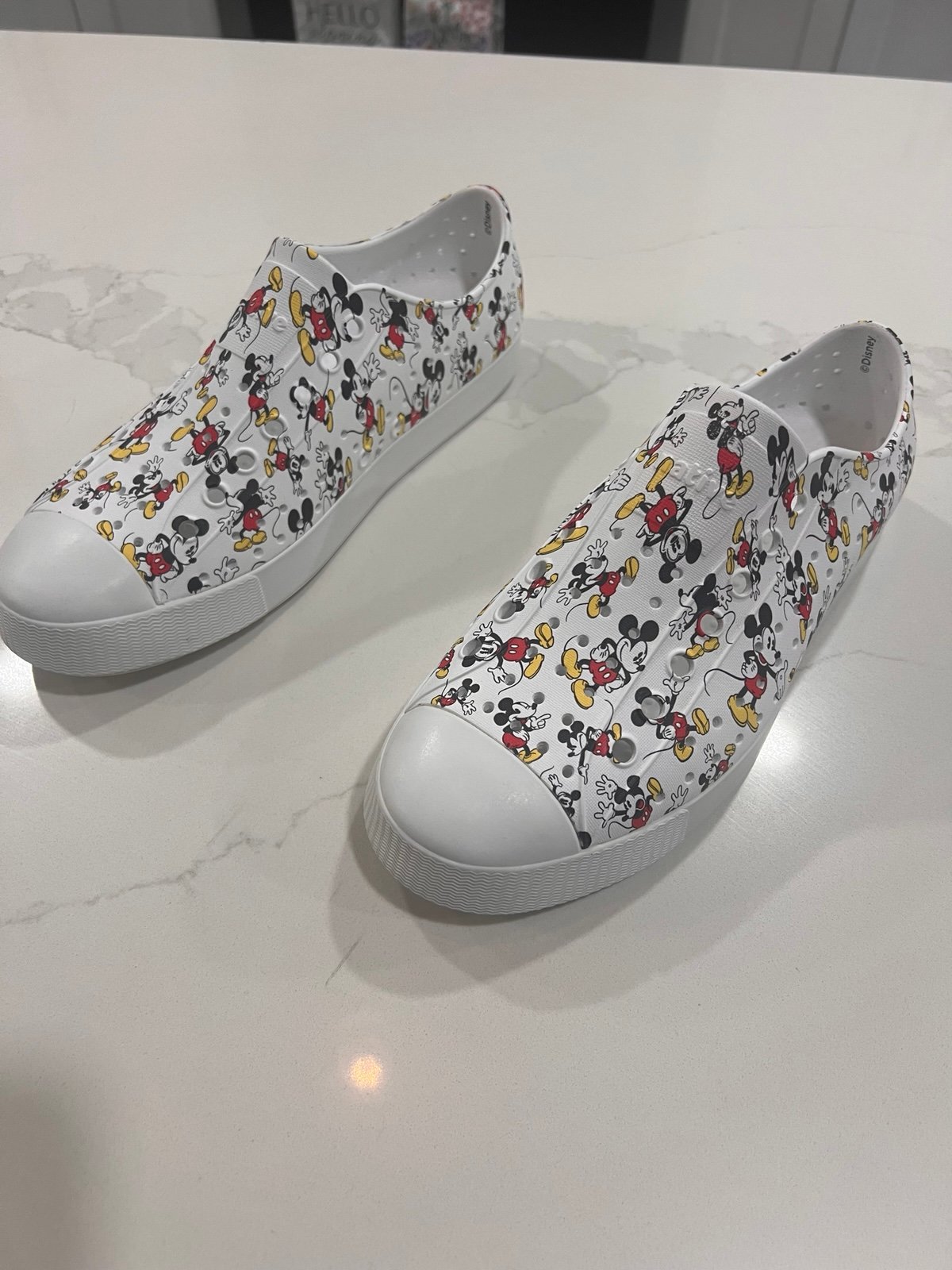 Disney Native Jefferson Mickey Mouse Print Shoes Men's 8 Women's 10 Great shape