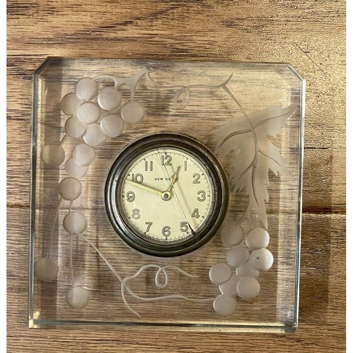 LUCITE New Haven Clock Etched Grapes Vintage Table Top READ