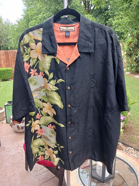 Tommy Bahama 100% Silk Floral Camp Shirt Sz XL.
