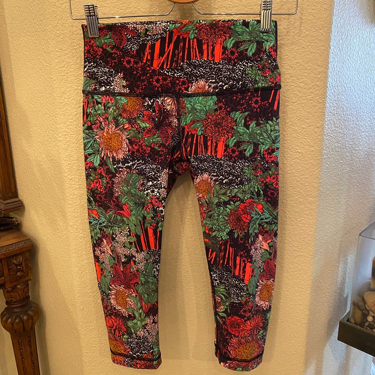 LULULEMON Zen Garden Floral Crop Pants-6