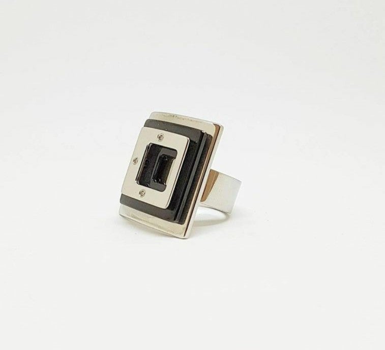 MAKUTI ring with 3 diamonds