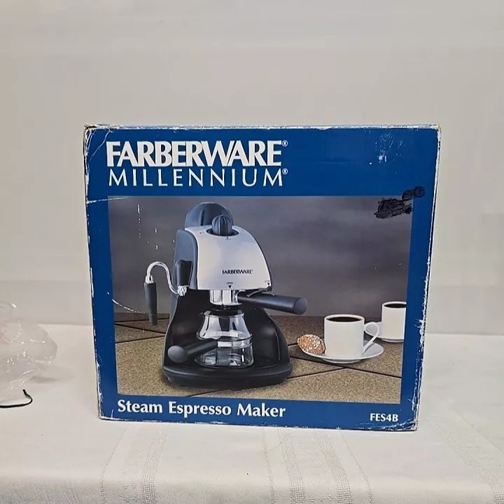 Farberware Millenium FES4B 4-Bar Steam Coffee Espresso Cappucino Machine NIB