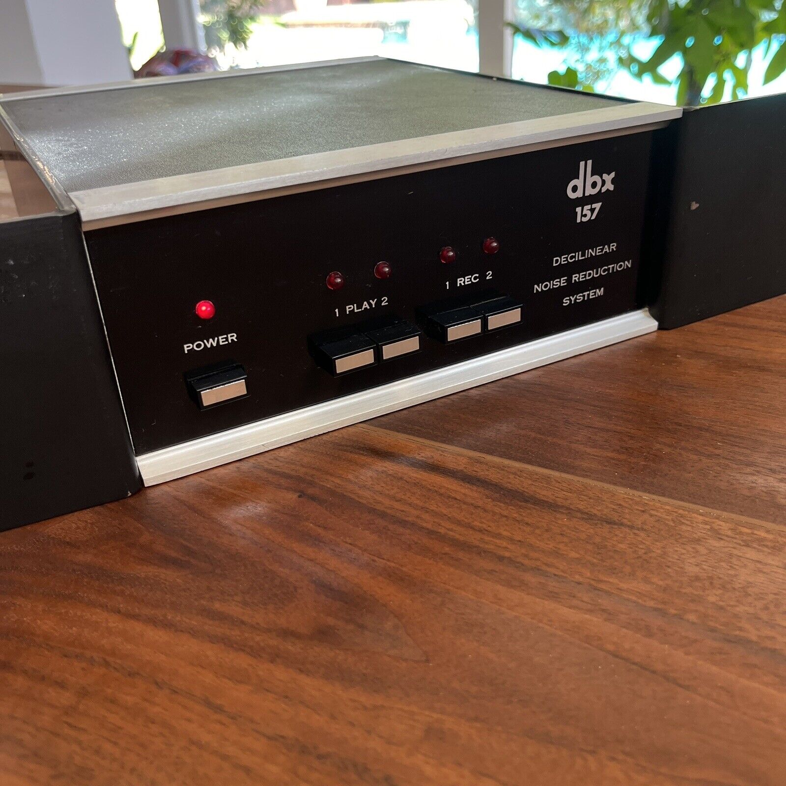 DBX 157 Decilinear Noise Reduction System