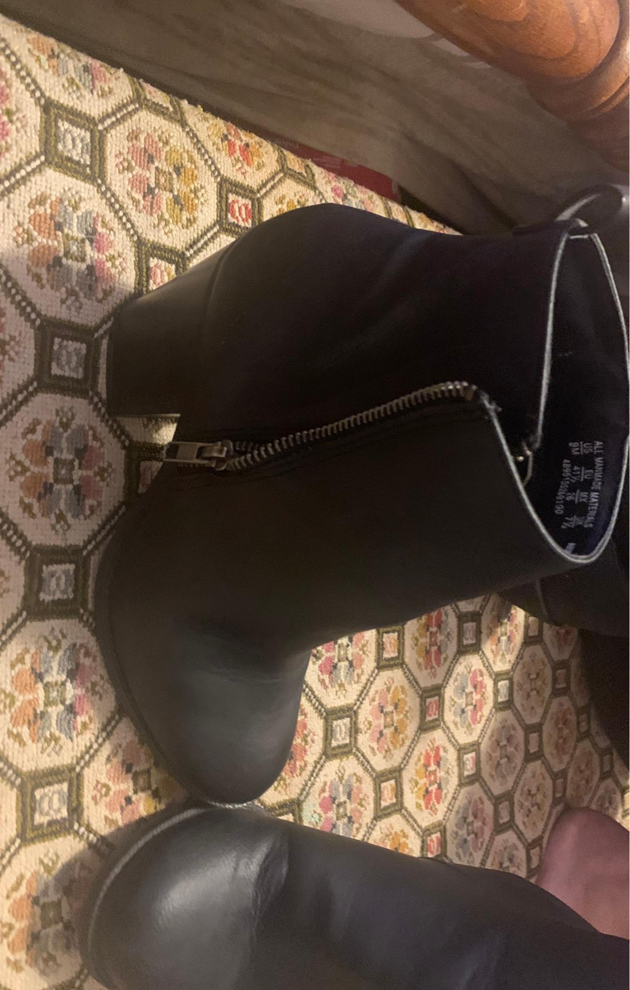 Attention boots 9m