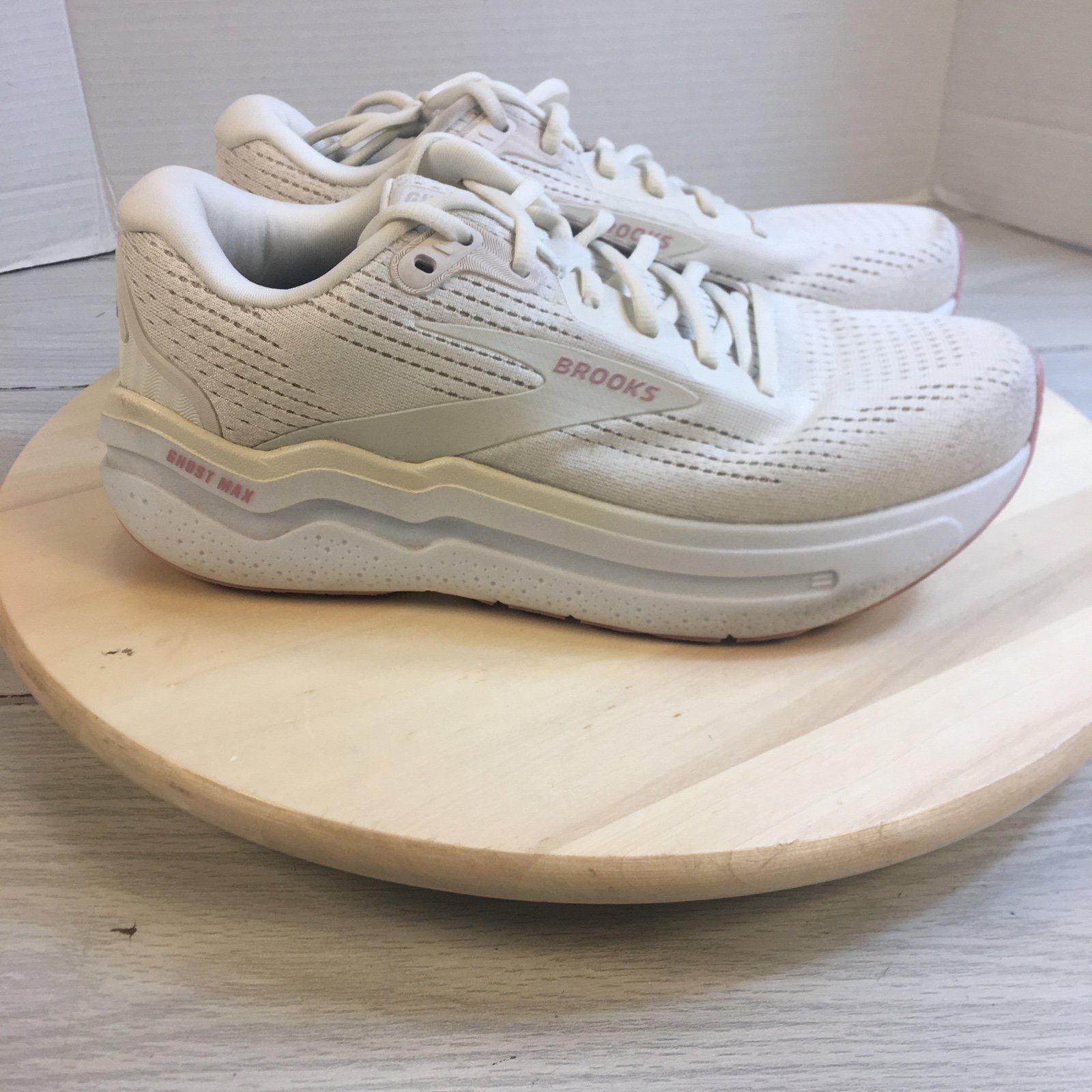 Brooks Ghost Max 2 Athletic Sneakers Running Walking Shoes Womens 8 Wide