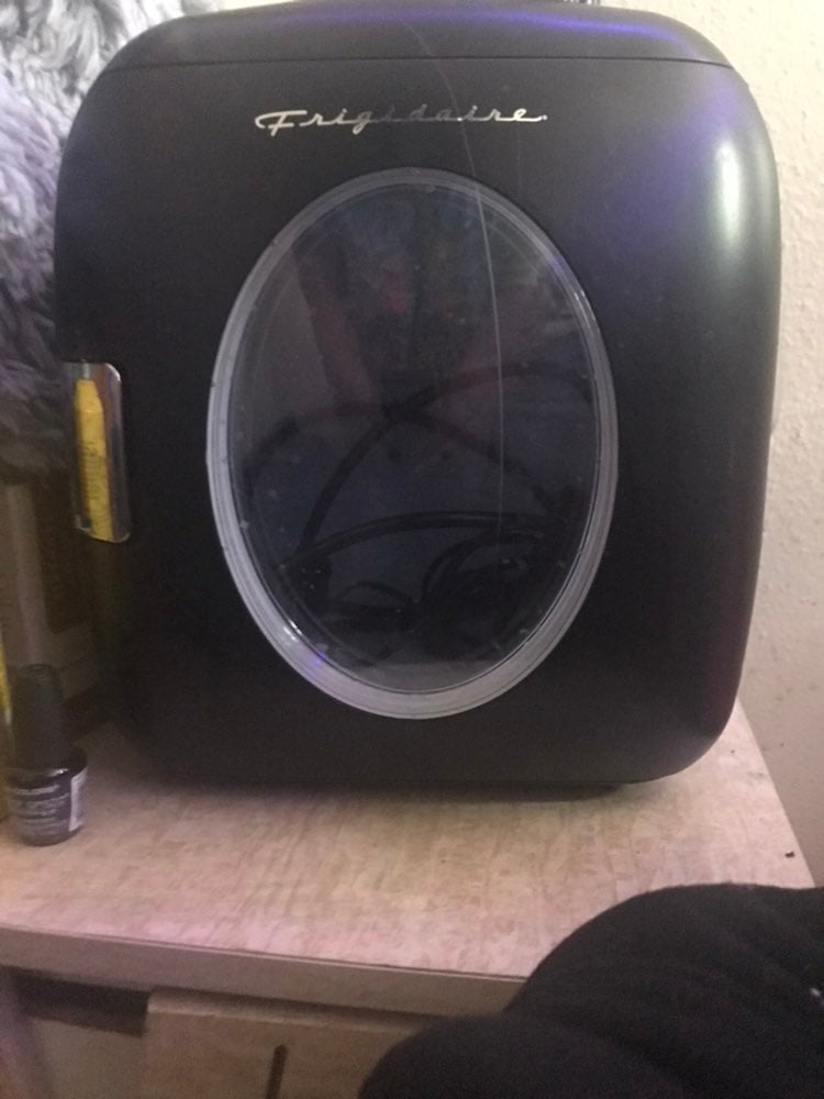 Portable mini fridge