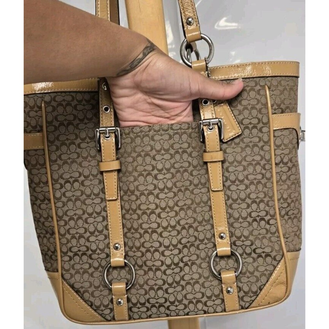 COACH Signature Tote Y2K Luxury IT Girl Casual Purse Ready to Wear Fashion Style