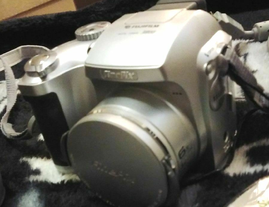 FUJIFILM FINE PIX 3800 DIGITAL CAMERA