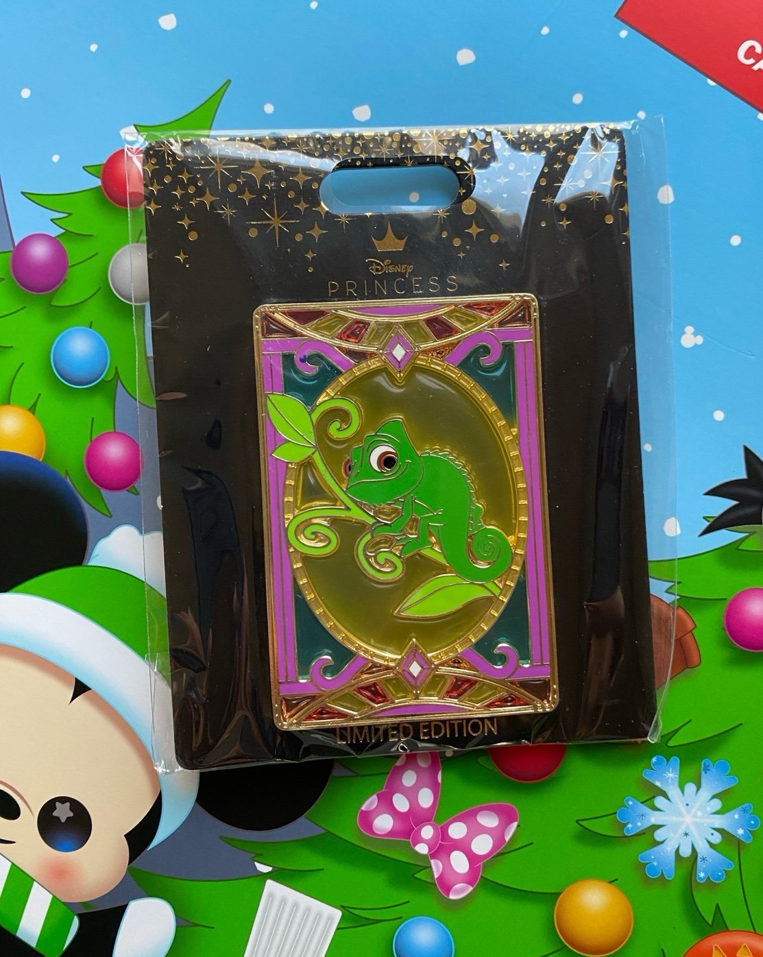 LE 300 Pink a la mode stained glass Disney pascal limited edition pin