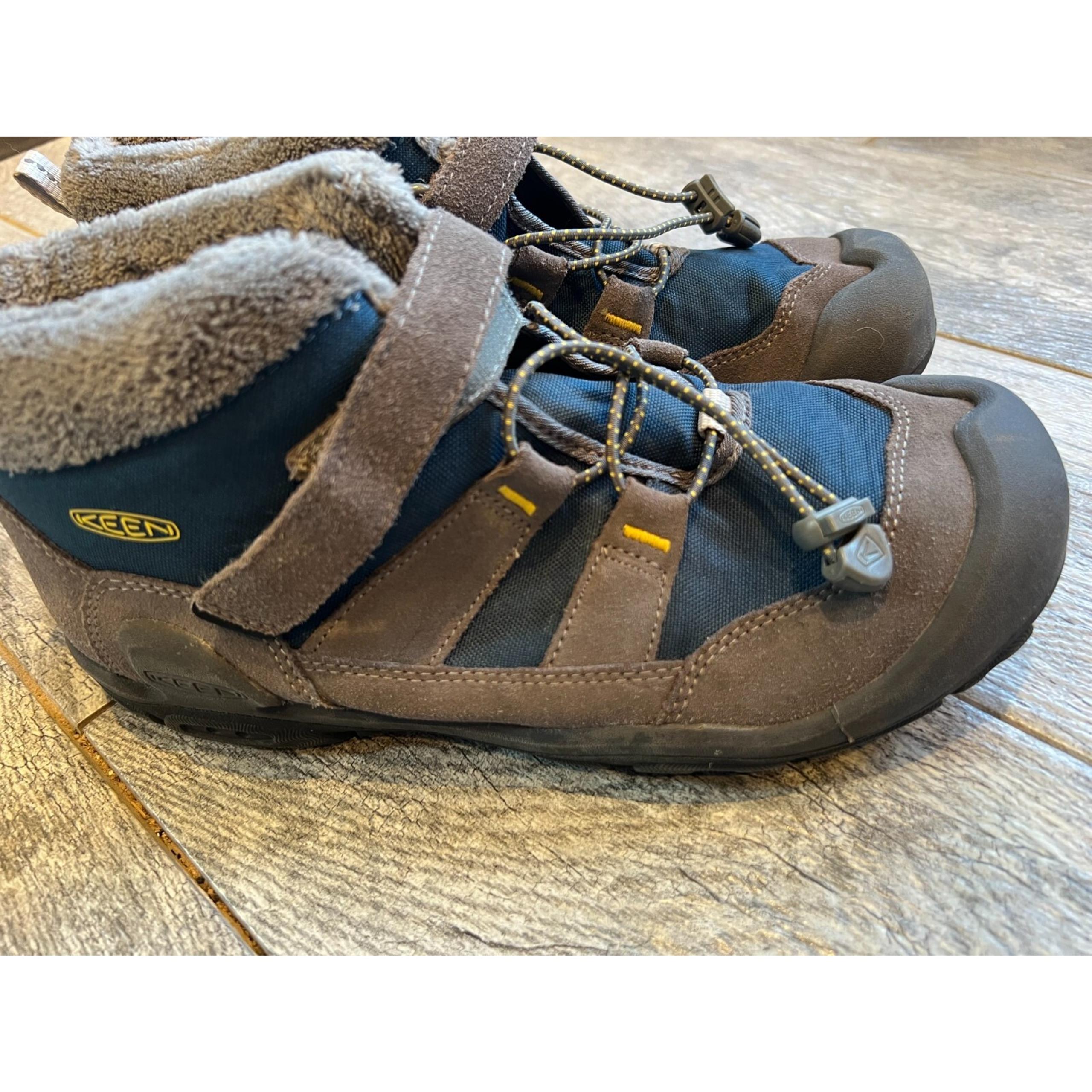 KEEN Knotch Chukka Snow Boot Kids 7 Waterproof Womens 8 8.5 Insulated 100 g