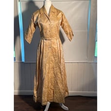 Vintage Robe Flair Women's Hostess Gown in a Gold Brocade Size 16