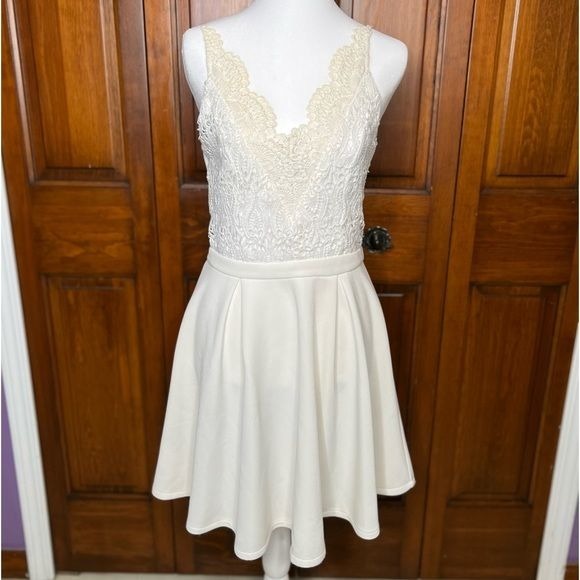 Beautiful White poly blend stretchy mini dress size small Beautiful White poly blend stretchy mini dress size small