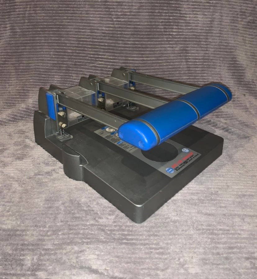 Carl Extra Heavy Duty 3 Hole Punch