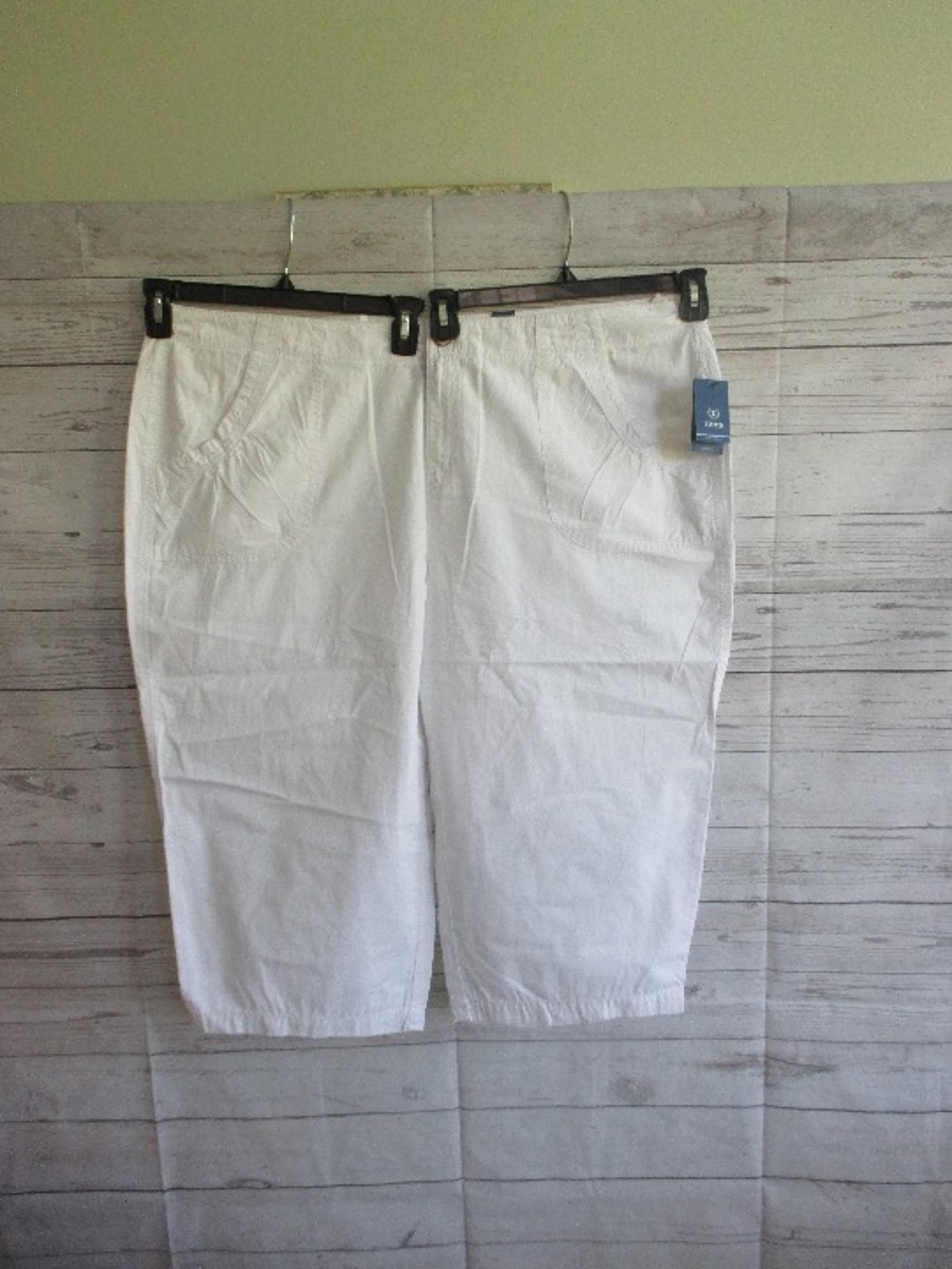 NWT - IZOD white Capri - sz 24W - $62.00