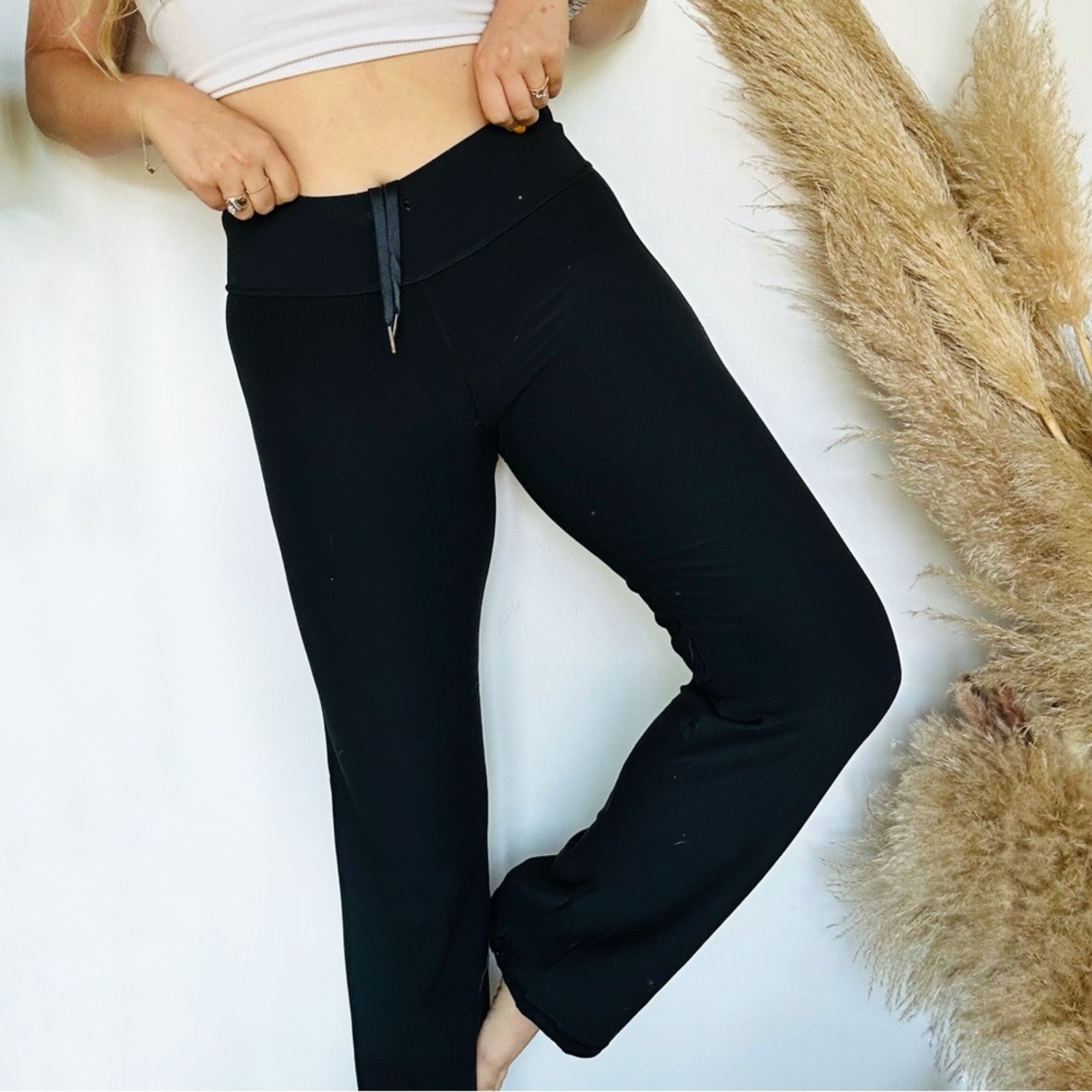 LULULEMON Black Mid High Rise Boot Cut Drawstring Tie Waist Yoga Pant Leggings 6
