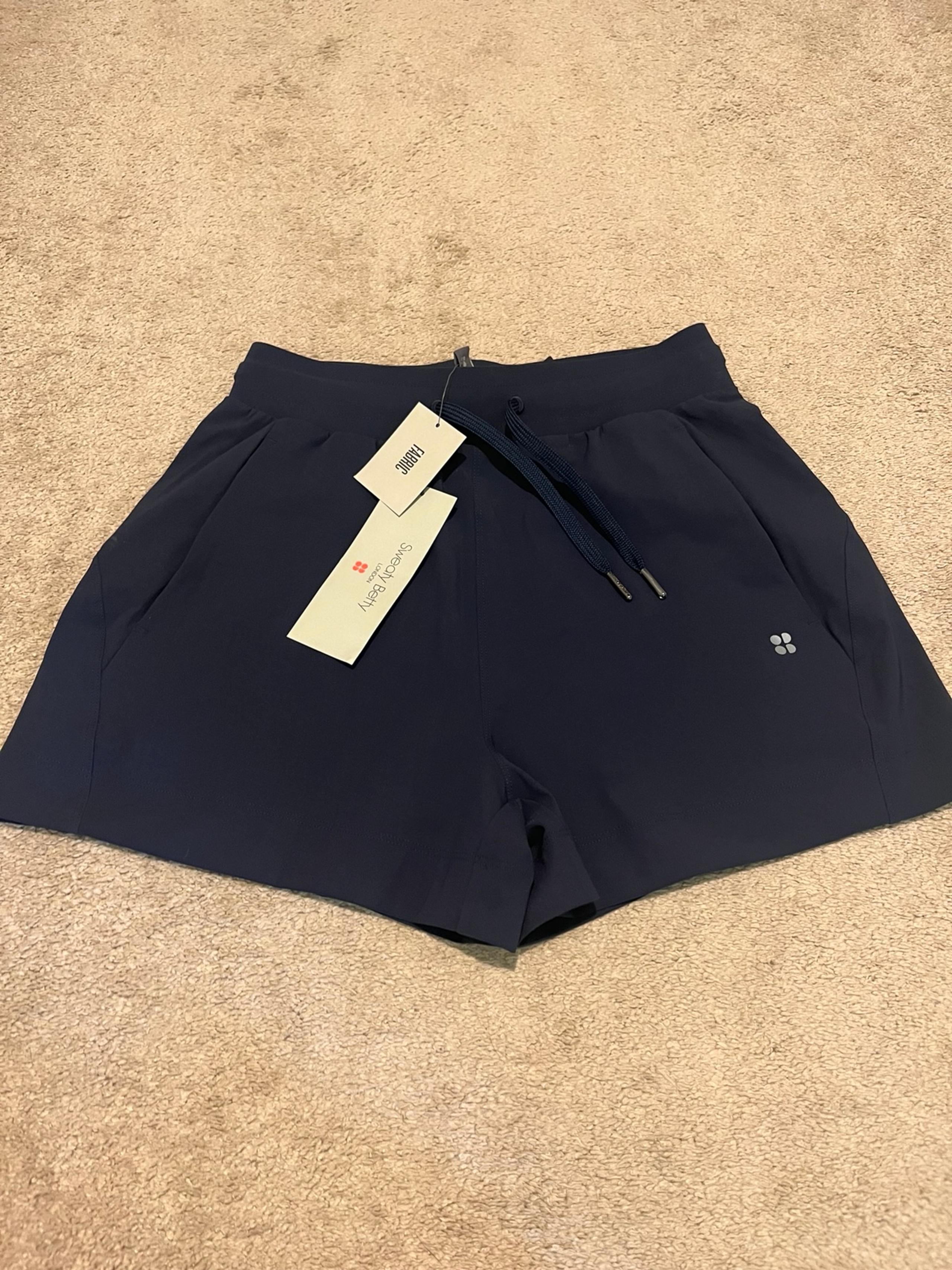 Sweaty Betty explorer 3.5 in shorts NAVY
