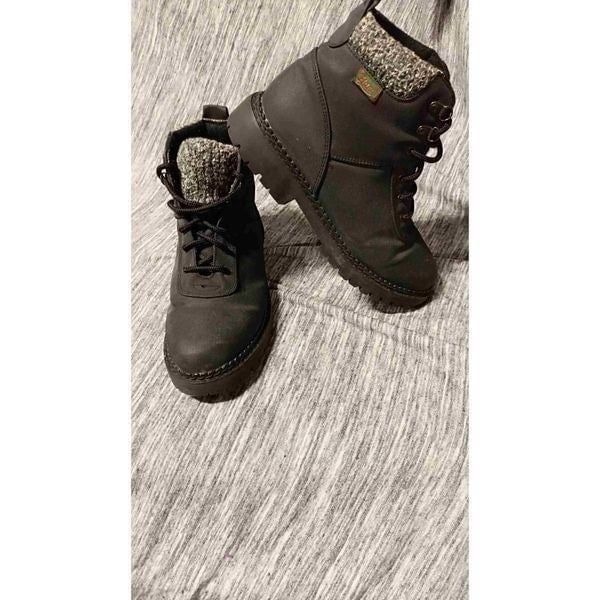 G.H. Bass Flurry boots for women.