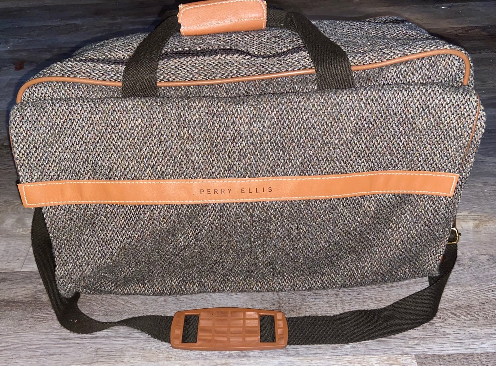 Perry Ellis Duffle Bag brown medium