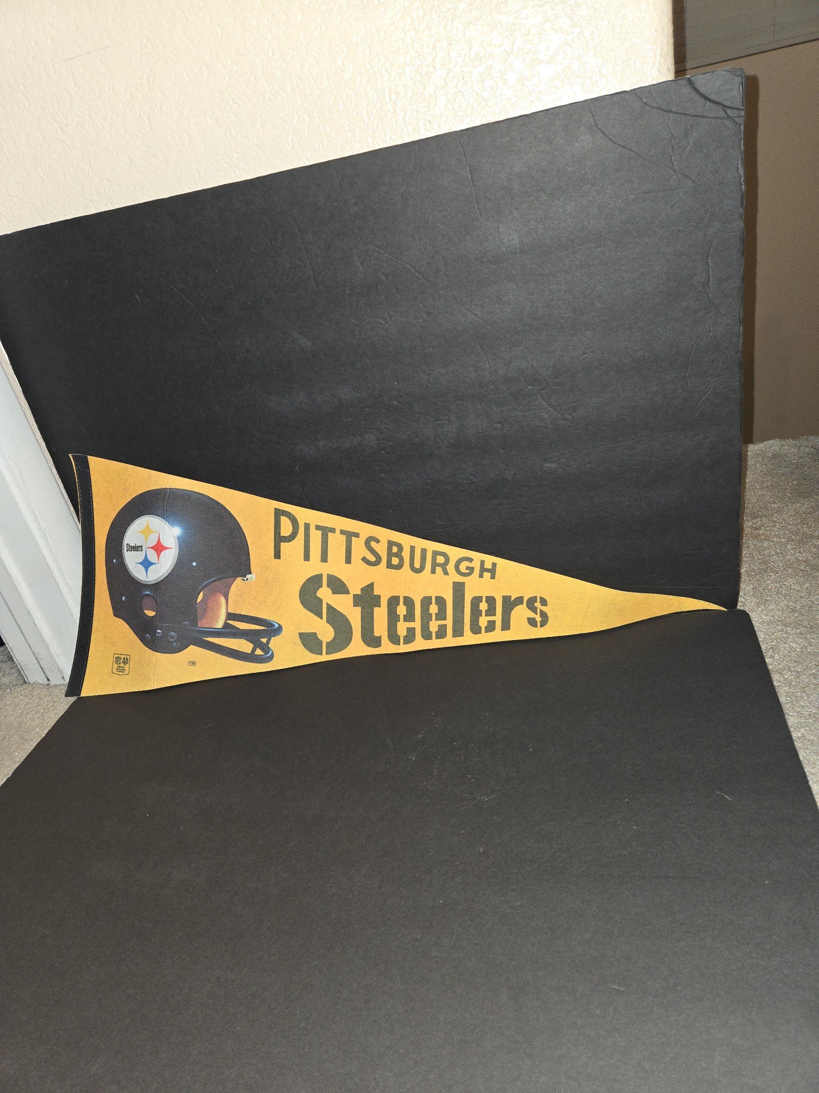RARE 1970s NFL PITTSBURGH STEELERS TWO BAR FOOTBALL PENNANT