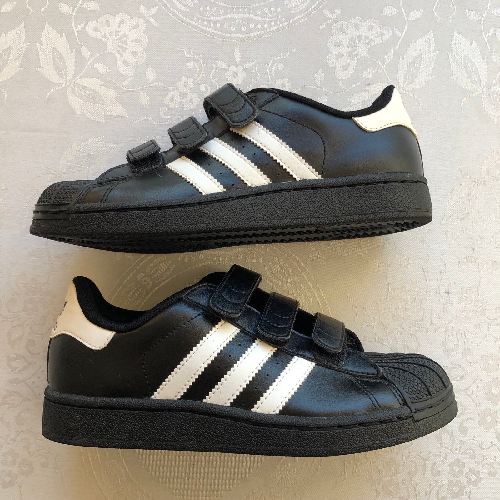 Adidas Superstar Kids Unisex Size 3 Black/White Stripes Velcro Sneakers Shoes