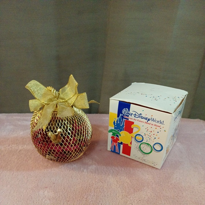 Walt Disney World Vintage Y2K 2000 Mickey Mouse Christmas Collectable Ornament