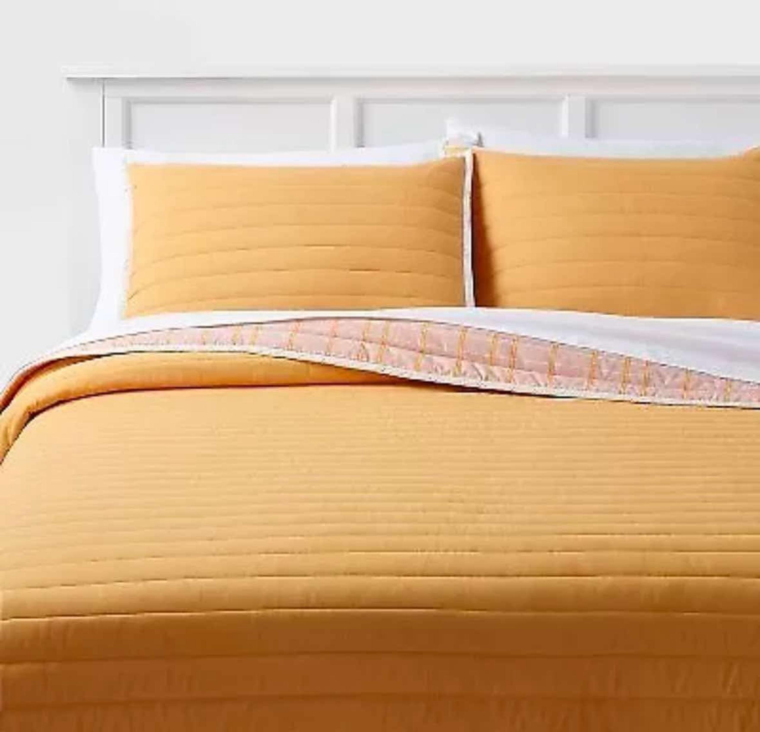 NEW Room Essentials Yellow Reversible Microfiber Quilt | | Size Full / Queen