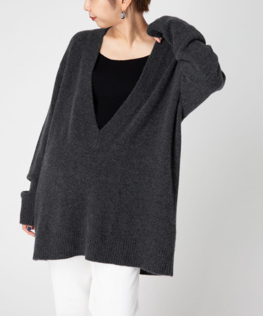 可愛いクリスマスツリーやギフトが！ INSCRIRE/アンスクリア Deep Knit V-neck トップス