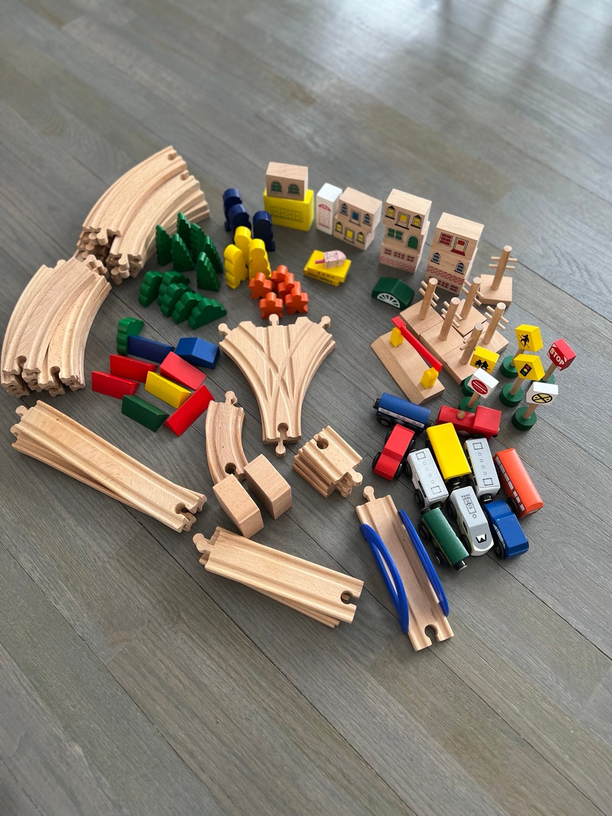 Train set wood magnetic train tracks tree